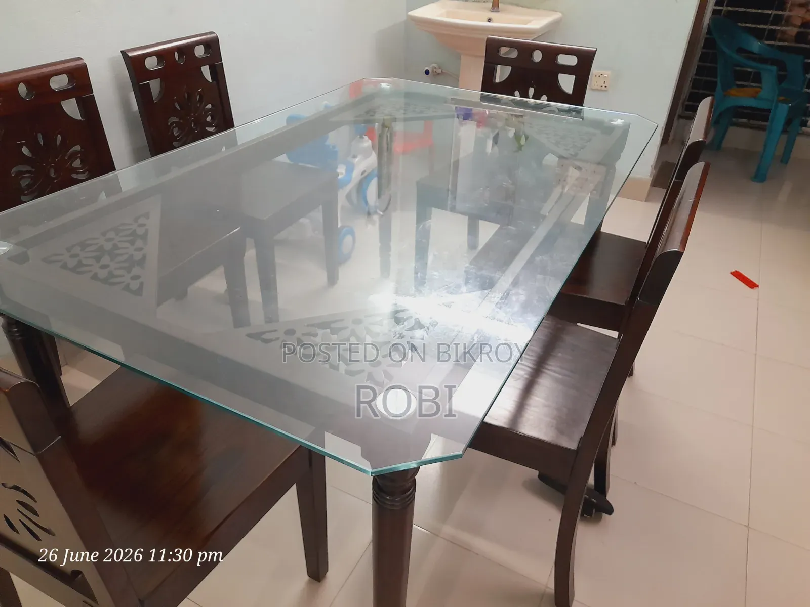 Mahogany Wood Dining Table and Chairs (with purchase receipt)