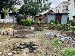 জমিটি বিক্রি করা হবে। ধামরাই পৌরসভার উত্তর পাশে ৪নং ওয়ার্ড ৬ নাম্বার।