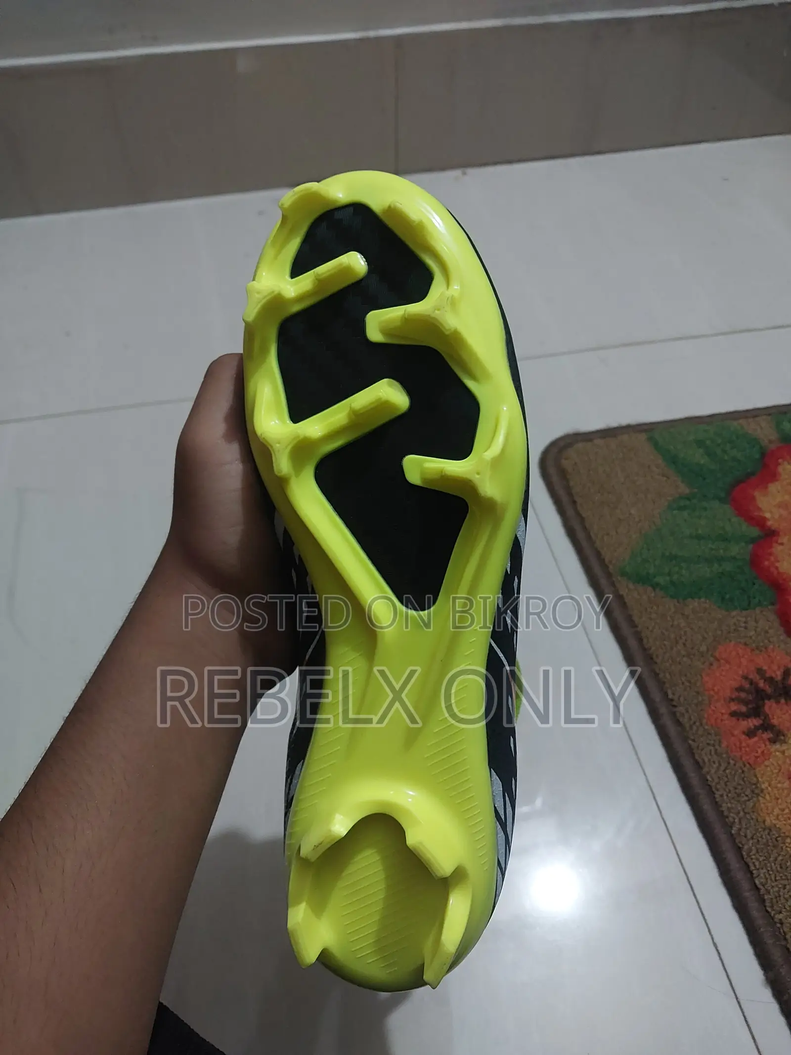 Brand New Football Boot. Size 39.