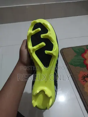 Brand New Football Boot. Size 39.