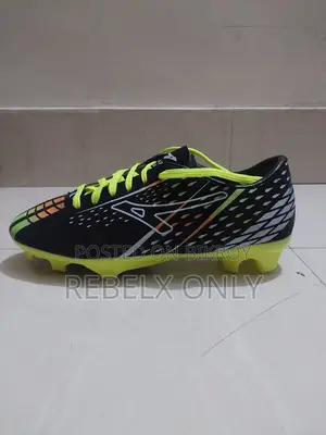 Brand New Football Boot. Size 39.