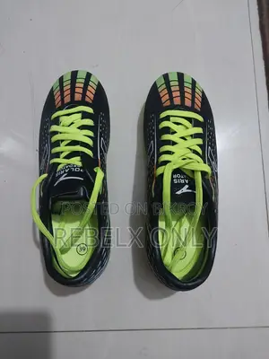 Brand New Football Boot. Size 39.