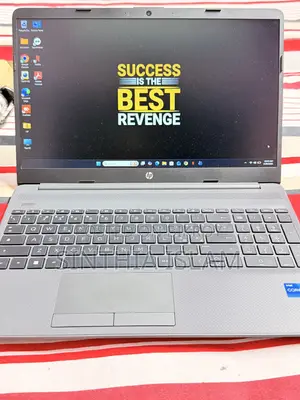Laptop HP 250 G10 8GB Intel Core i5 HDD+SSD 512GB