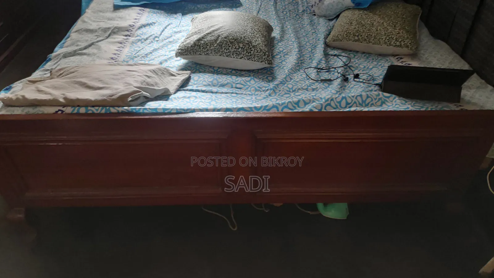 Double Size Wooden Bed (Jajim, Toshok, Balish Soho)