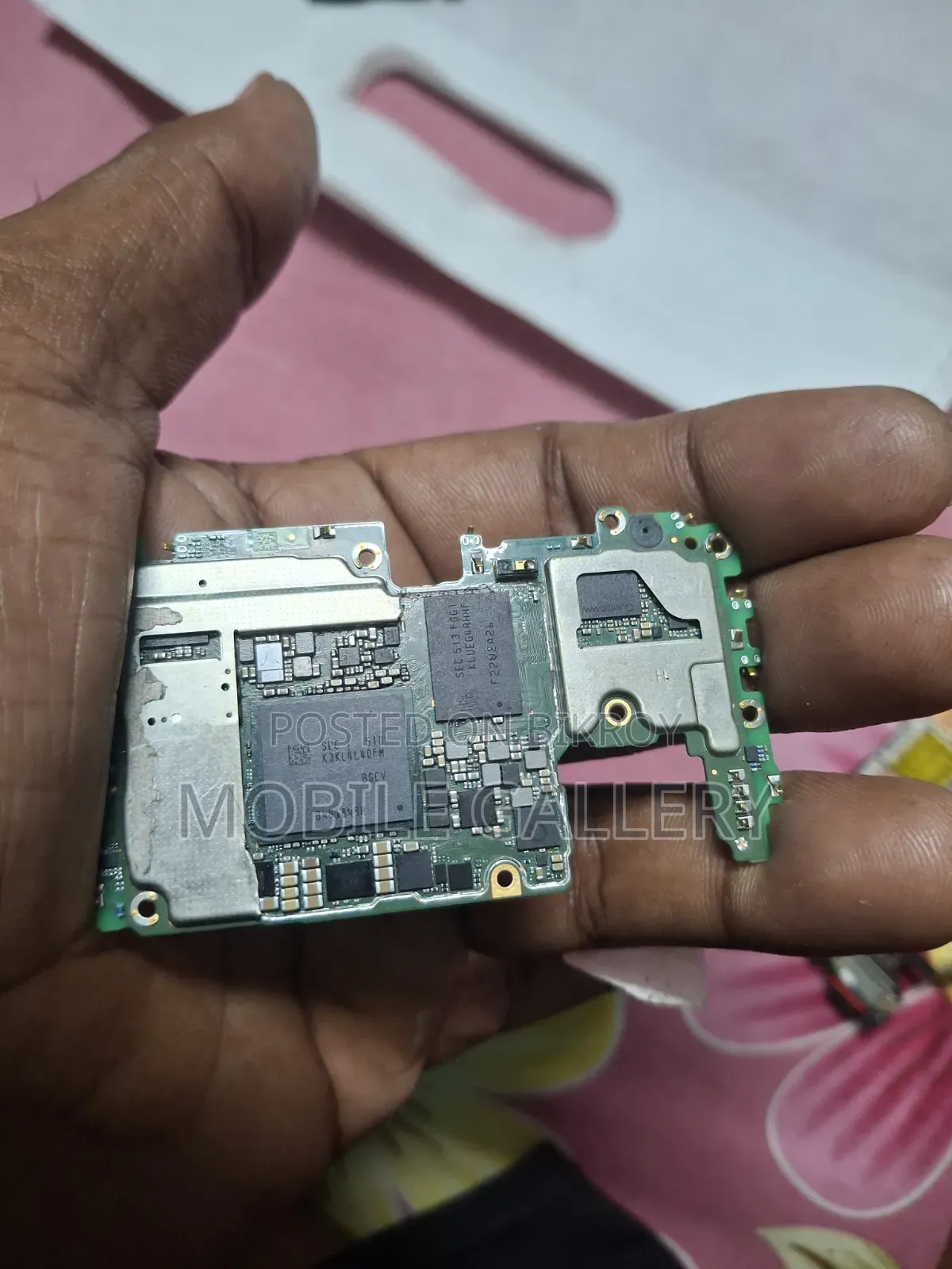 Buying and selling of all types of broken and non-repairable phones
