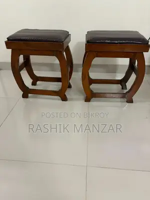 Seater + Side Table