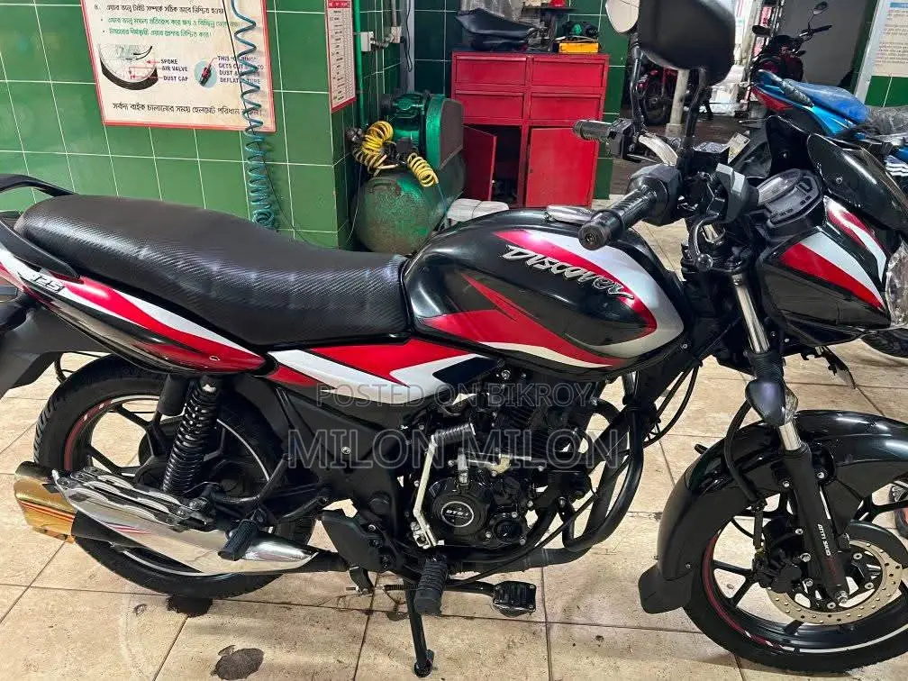 Bajaj Discover 125 2024 Black