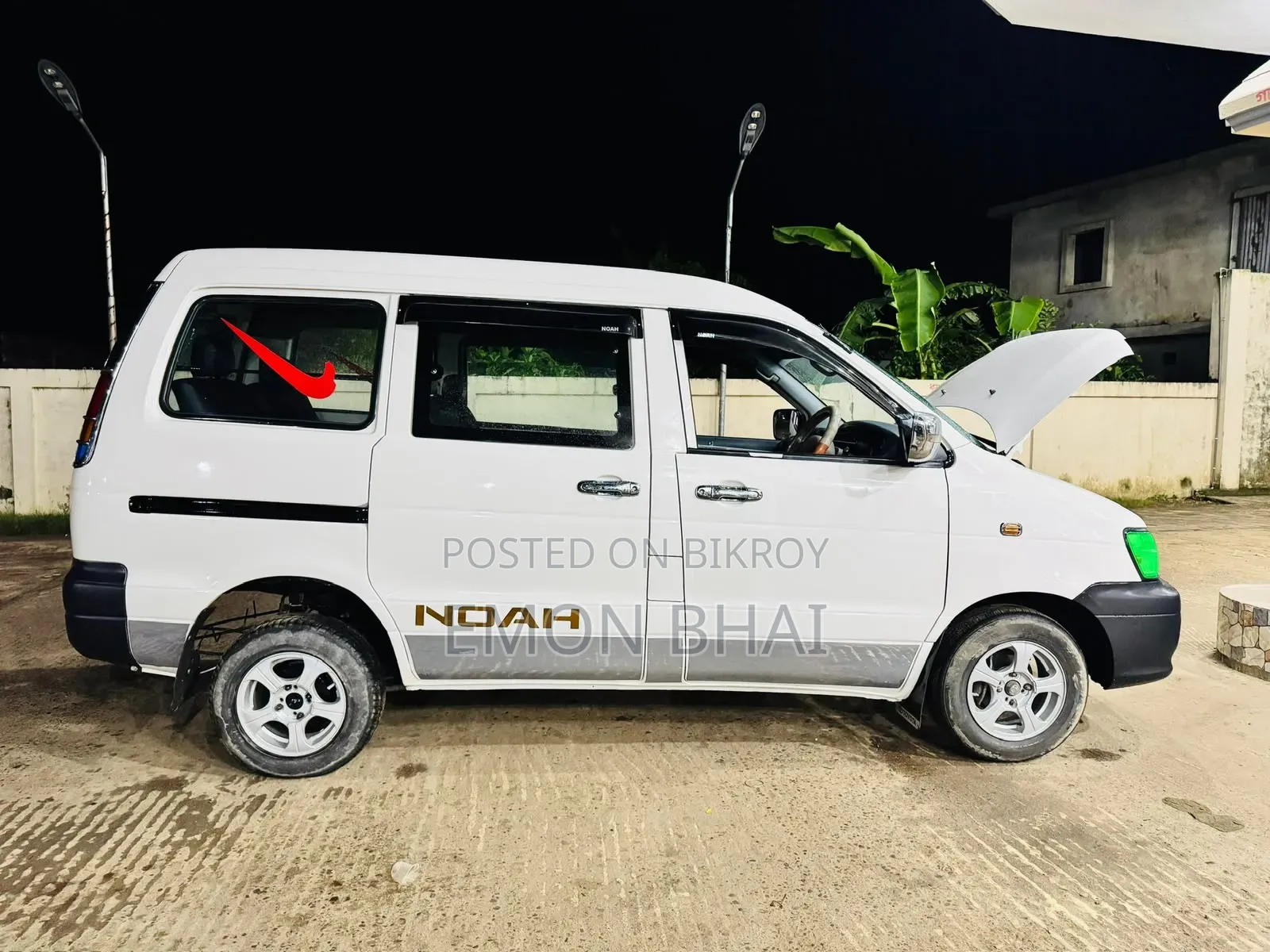 Toyota Noah 2001 White
