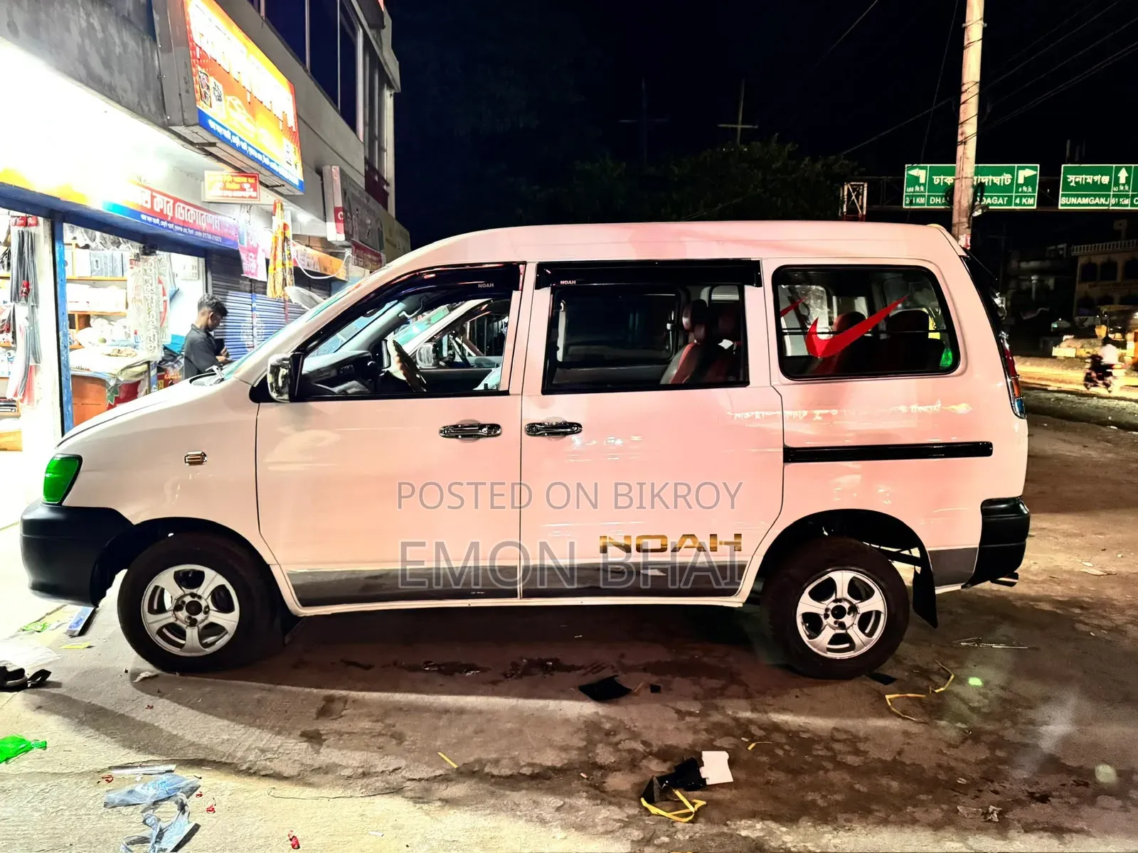 Toyota Noah 2001 White