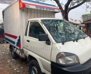 লাইট এস ২০০৫ কভার