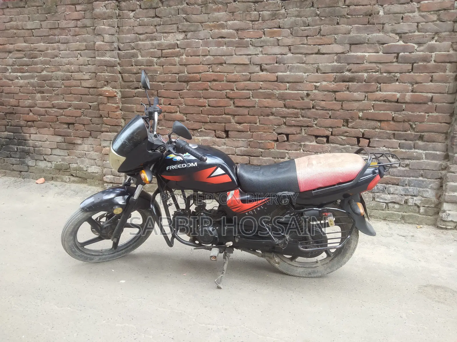 রয়্যাল মোটরসাইকেল ২০১২ কালো