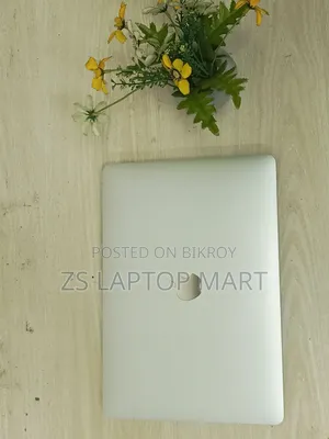 Laptop Apple MacBook Pro 2022 M2 8GB Intel Core I5 SSD 256GB