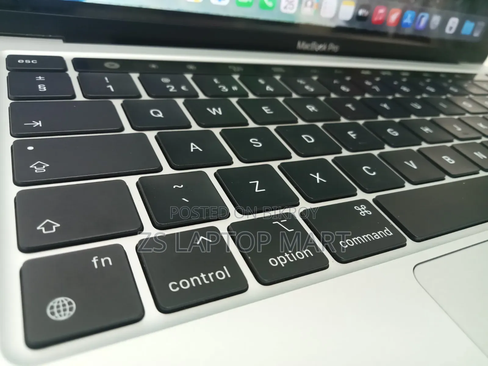 Laptop Apple MacBook Pro 2022 M2 8GB Intel Core I5 SSD 256GB