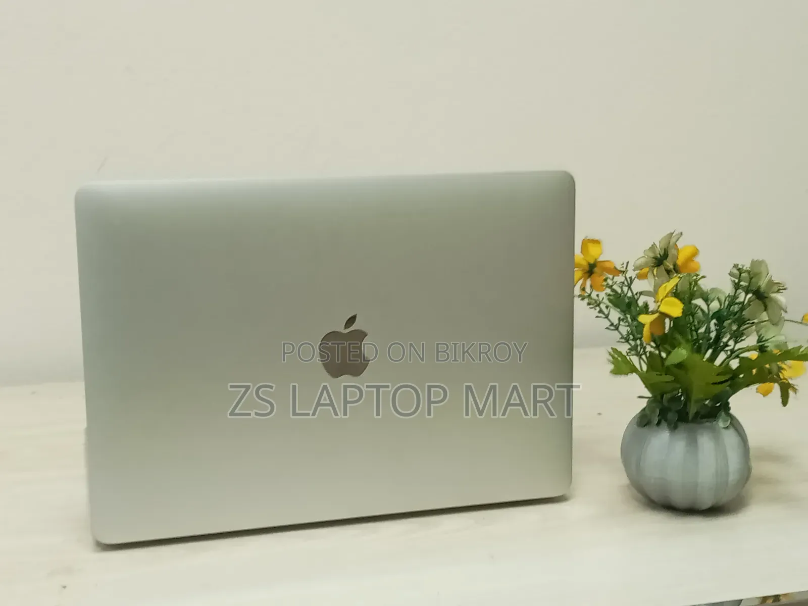 Laptop Apple MacBook Pro 2022 M2 8GB Intel Core I5 SSD 256GB