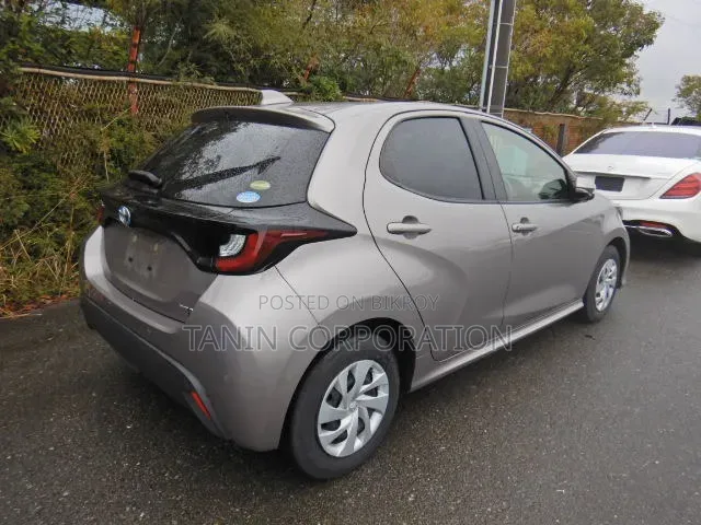 Toyota Yaris 2021 Brown