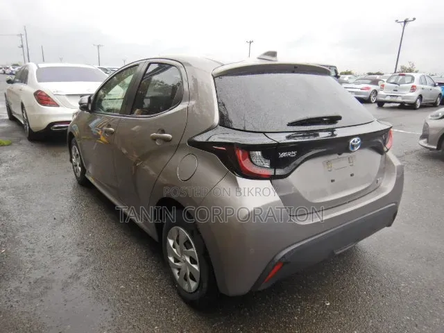 Toyota Yaris 2021 Brown