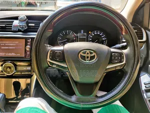 টয়োটা অ্যালিয়ন ২০১৬ লাল