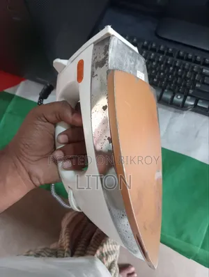 কাপুর ইস্ত্রি করার জন্য একটি প্রিমিয়াম আয়রন
