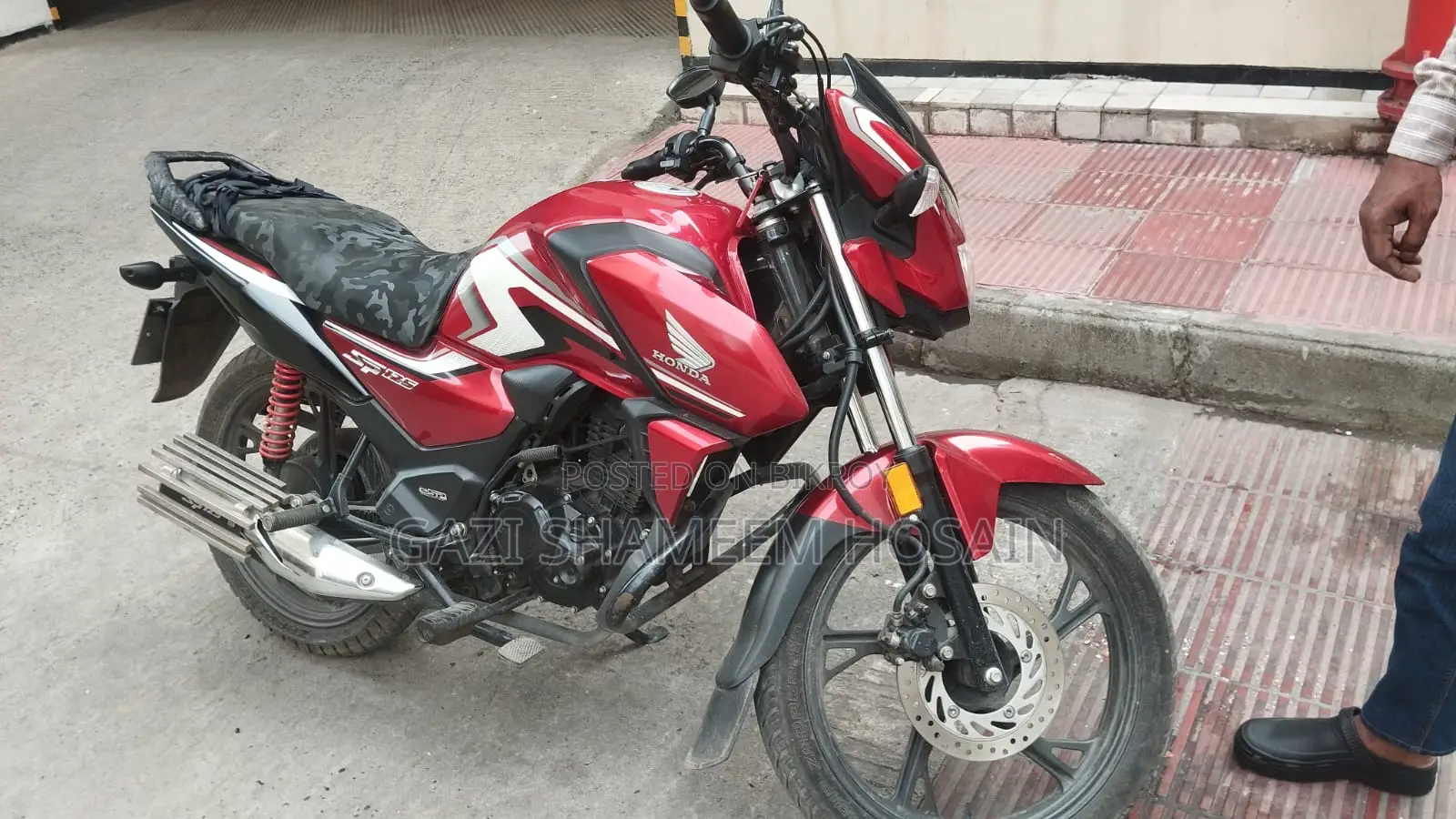 হোন্ডা ২০২৩ লাল