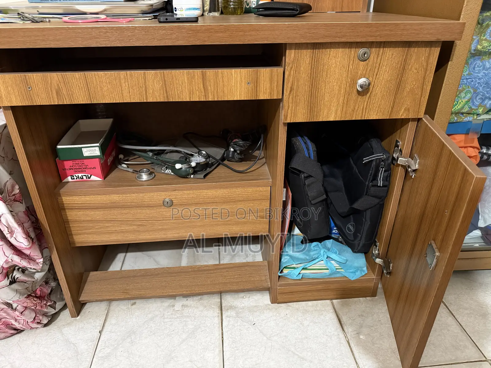 Reading / Computer Table + Bookshelf