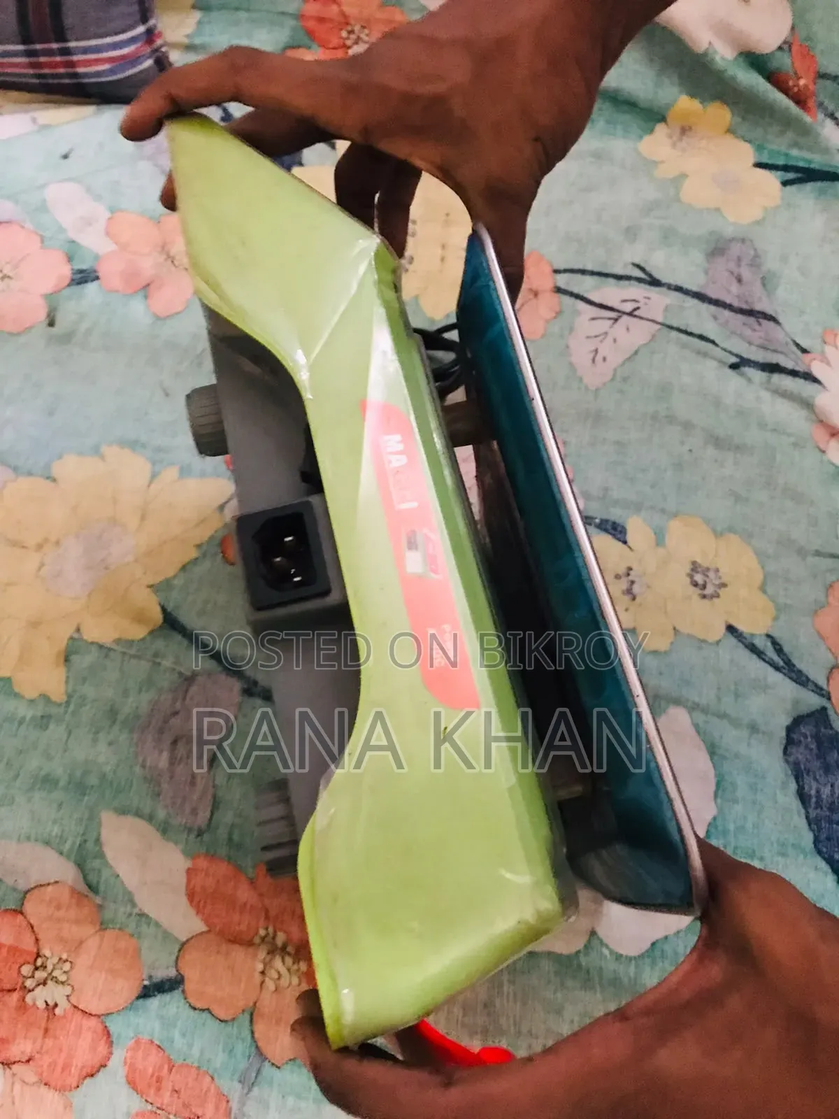 Grocery store weighing machine
