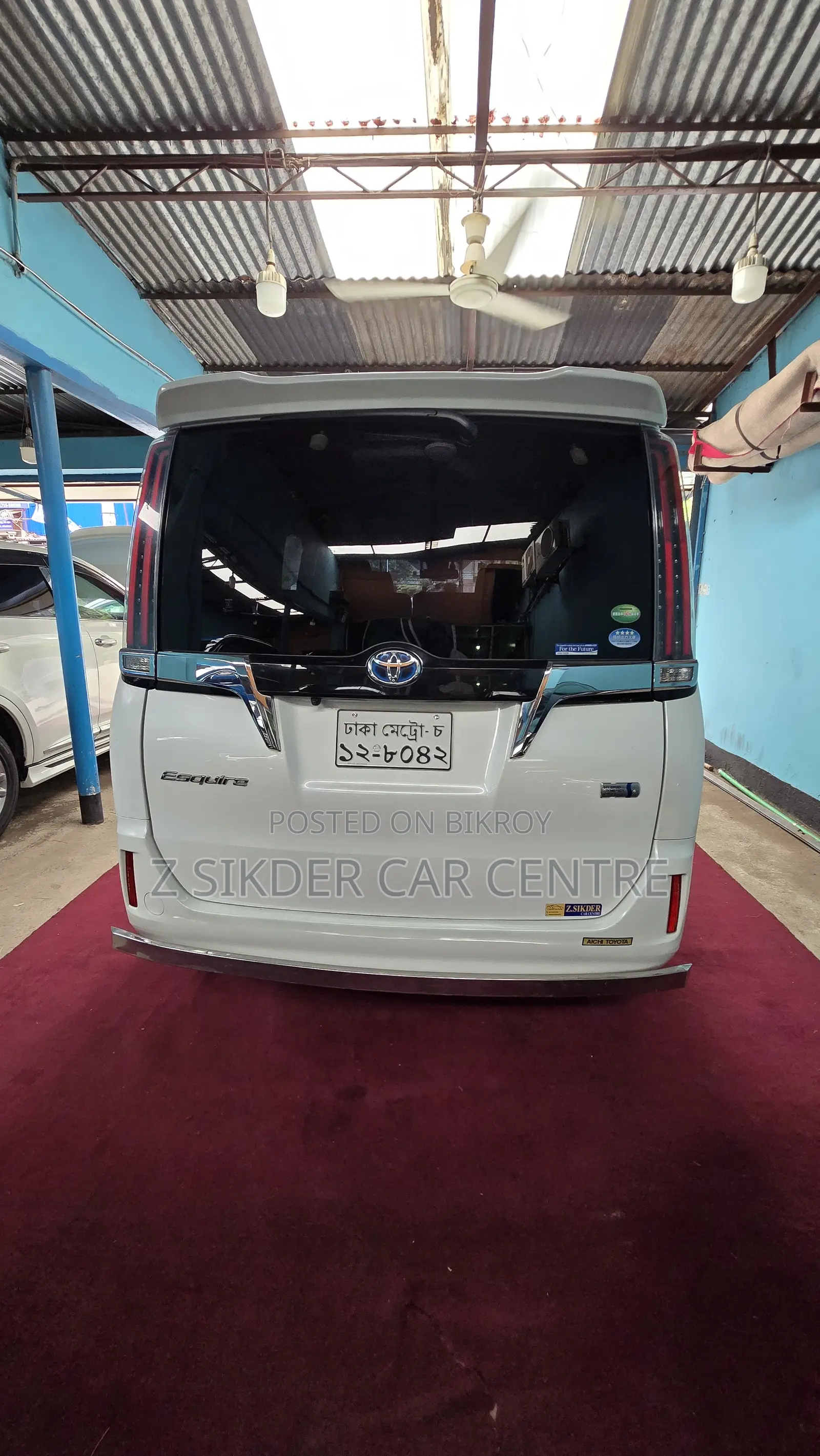 Toyota Esquire 1.8 Front Wheel Drive Hybrid (7 seater) 2018 Pearl