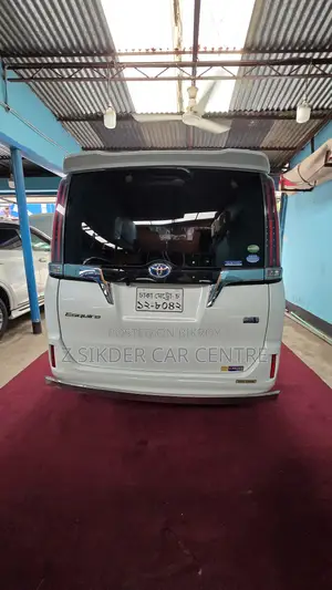 Toyota Esquire 1.8 Front Wheel Drive Hybrid (7 seater) 2018 Pearl