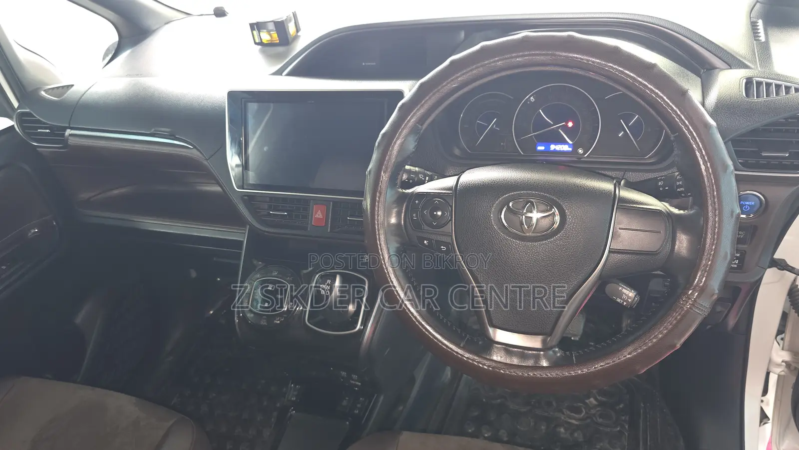 Toyota Esquire 1.8 Front Wheel Drive Hybrid (7 seater) 2018 Pearl