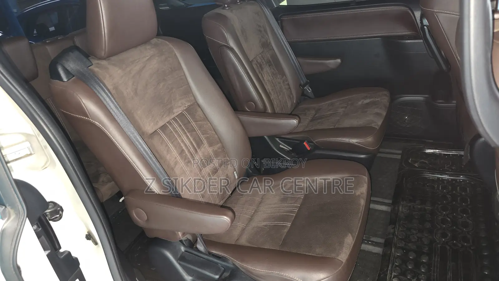 Toyota Esquire 1.8 Front Wheel Drive Hybrid (7 seater) 2018 Pearl