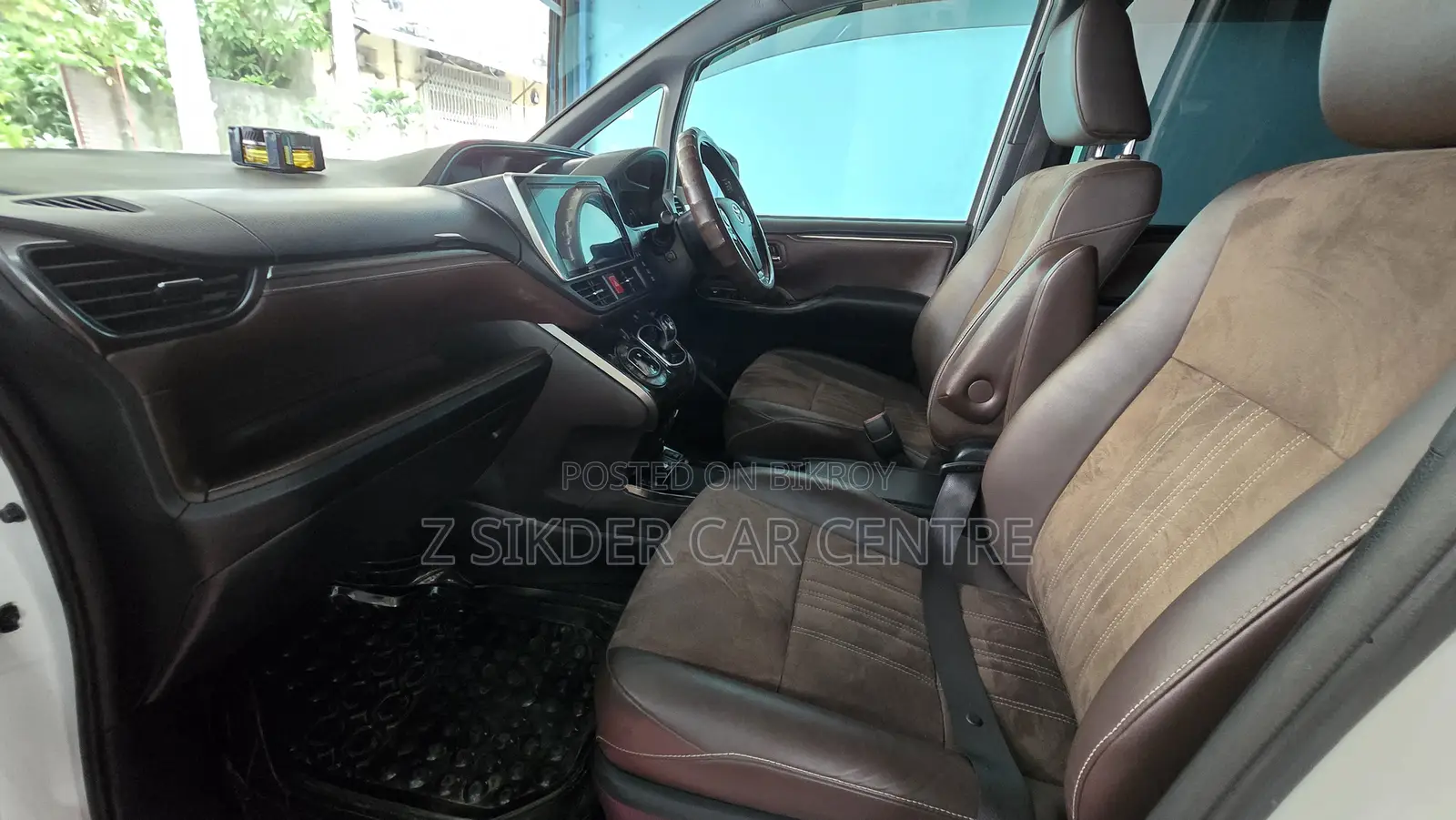 Toyota Esquire 1.8 Front Wheel Drive Hybrid (7 seater) 2018 Pearl