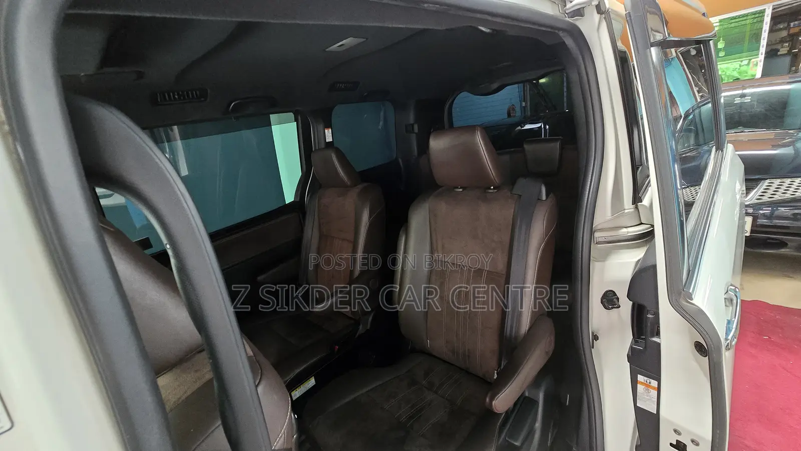 Toyota Esquire 1.8 Front Wheel Drive Hybrid (7 seater) 2018 Pearl