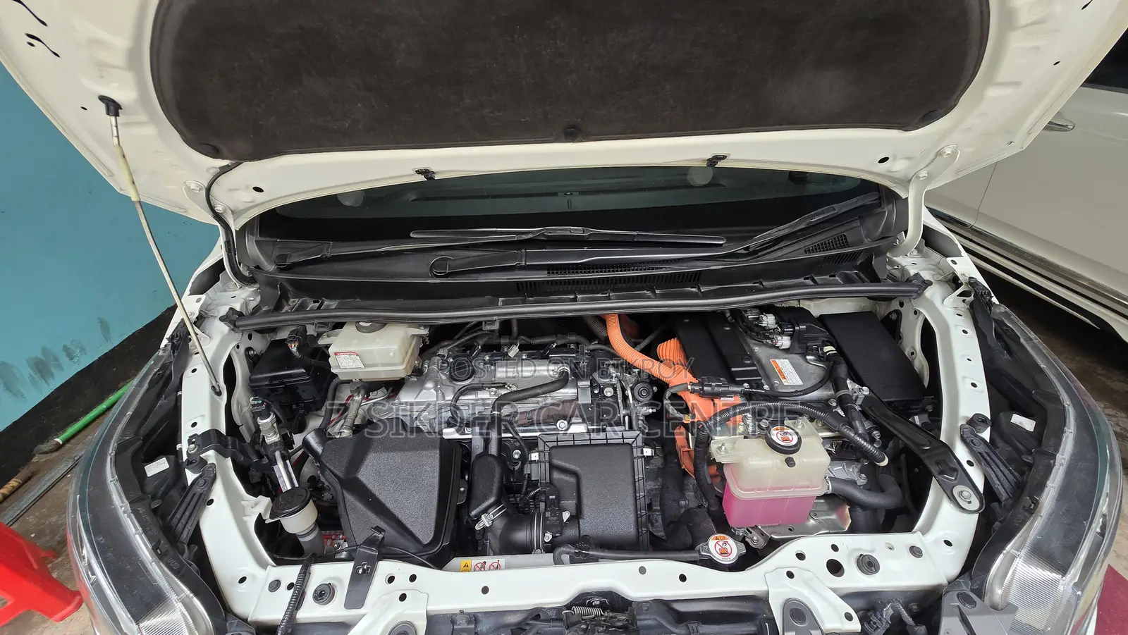 Toyota Esquire 1.8 Front Wheel Drive Hybrid (7 seater) 2018 Pearl