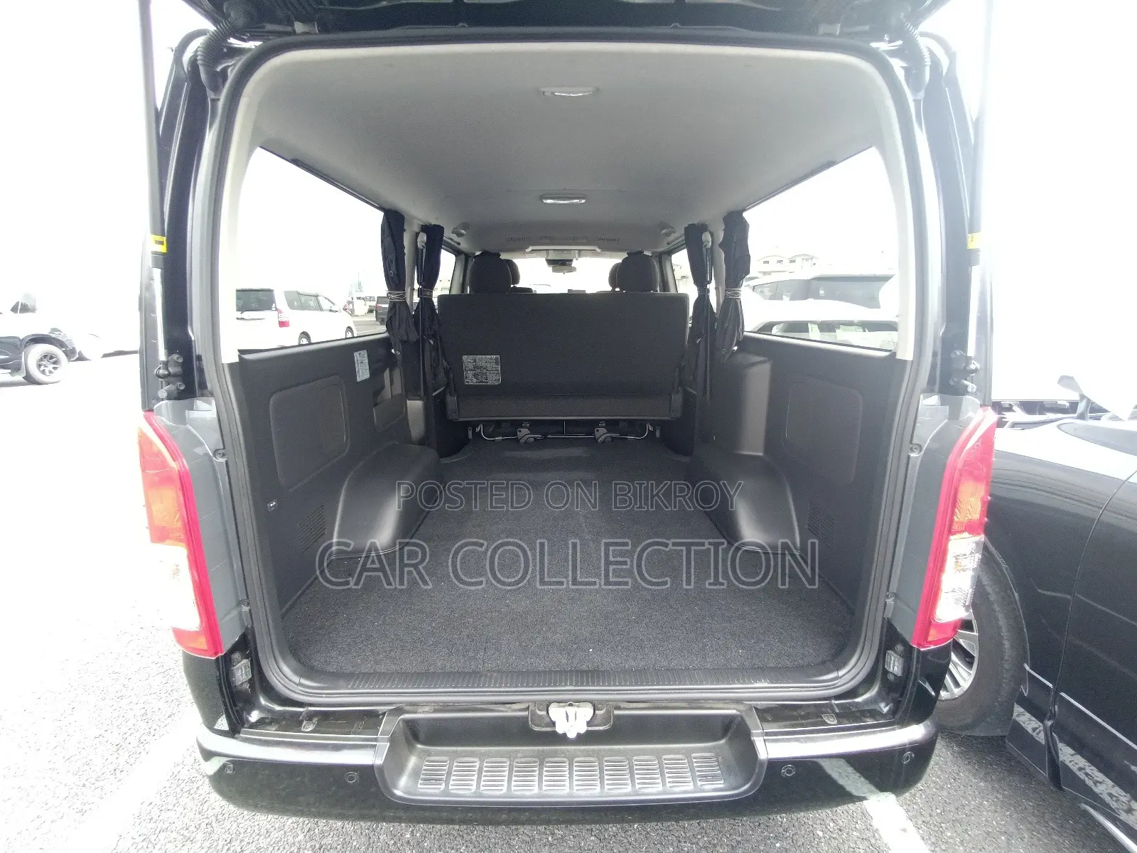 Toyota HiAce 2021 Black