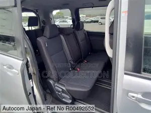 Toyota Noah 2021 Silver
