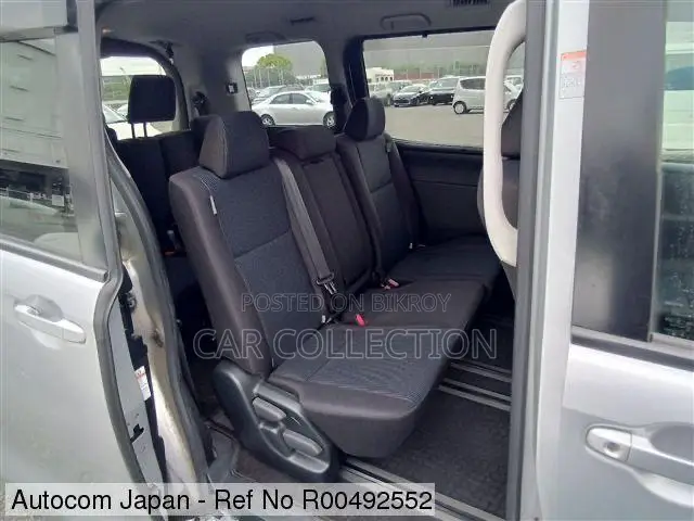 Toyota Noah 2021 Silver