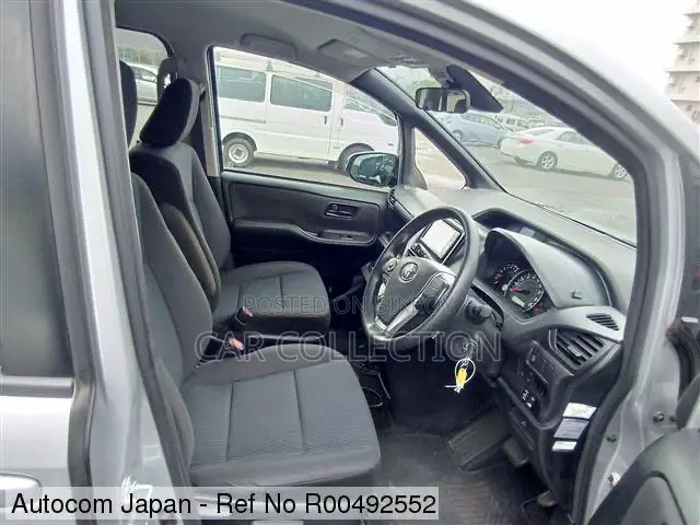Toyota Noah 2021 Silver