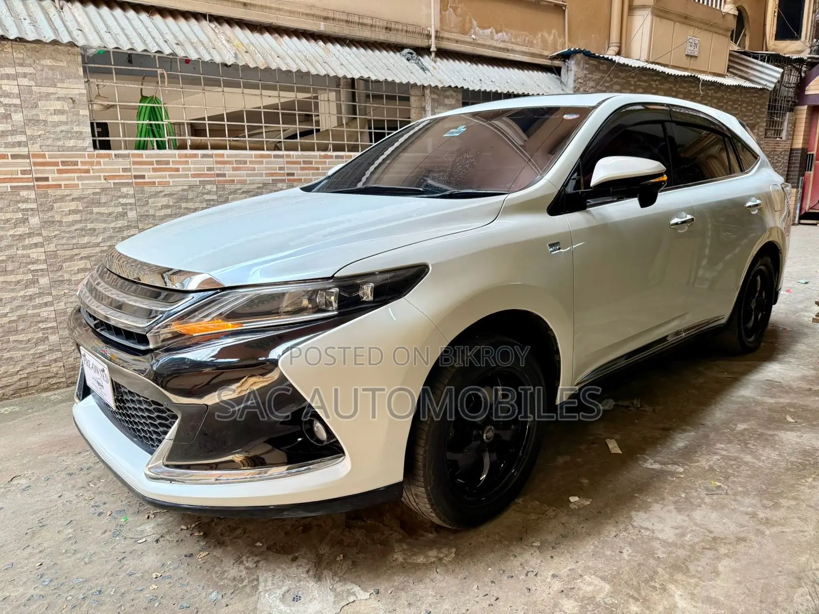 Toyota Harrier 2.0 2015 Pearl
