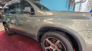 Nissan X-Trail 2010 Green