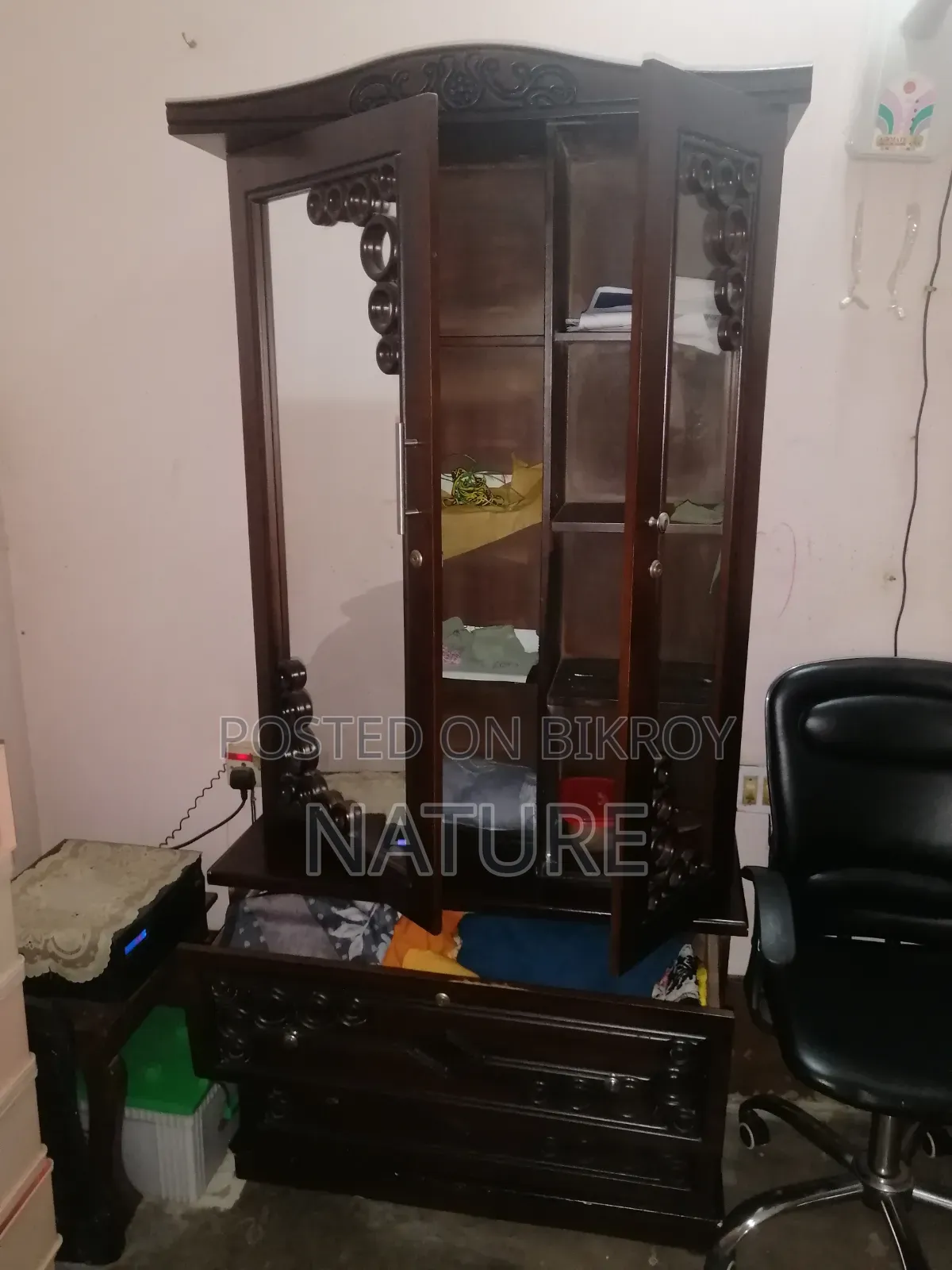 Otobi's Modern Wardrobe with Dressing Table