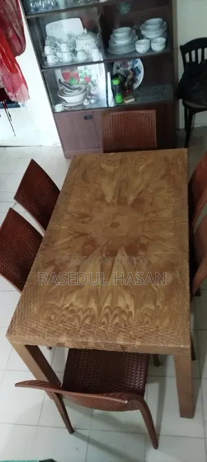 ডাইনিং টেবিল সেটটি (১টি টেবিল + ৬টি চেয়ার)