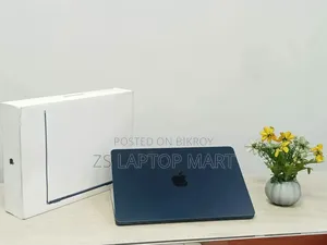 Laptop Apple MacBook Air 2024 M3 16GB Intel Core i5 SSD 256GB
