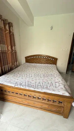 Teak wood bed 6/7 feet, selling because I will buy a new bed