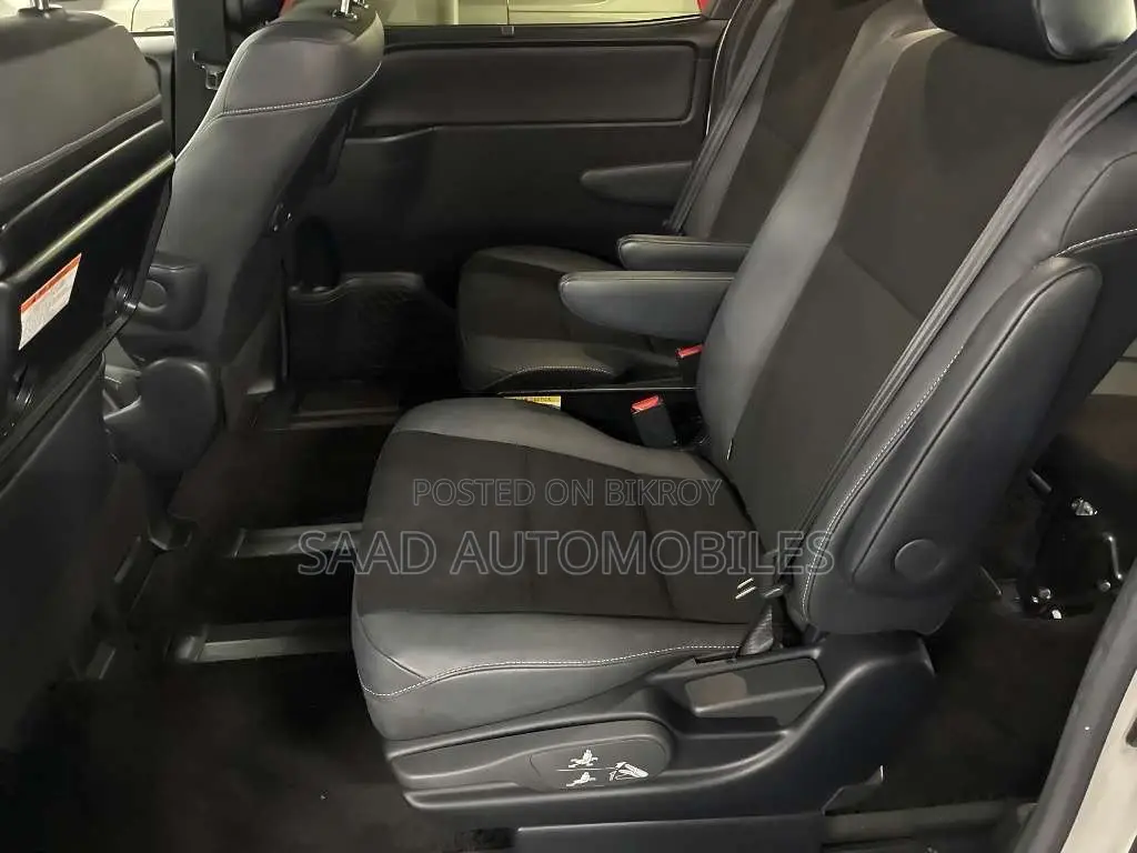 Toyota Noah 1.8 Front Wheel Drive Hybrid (7 seater) 2021 Pearl