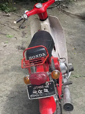 হোন্ডা ১৯৮২ লাল