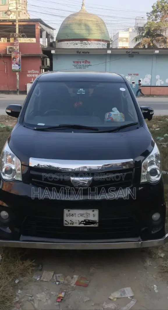 Toyota Noah 2013 Black