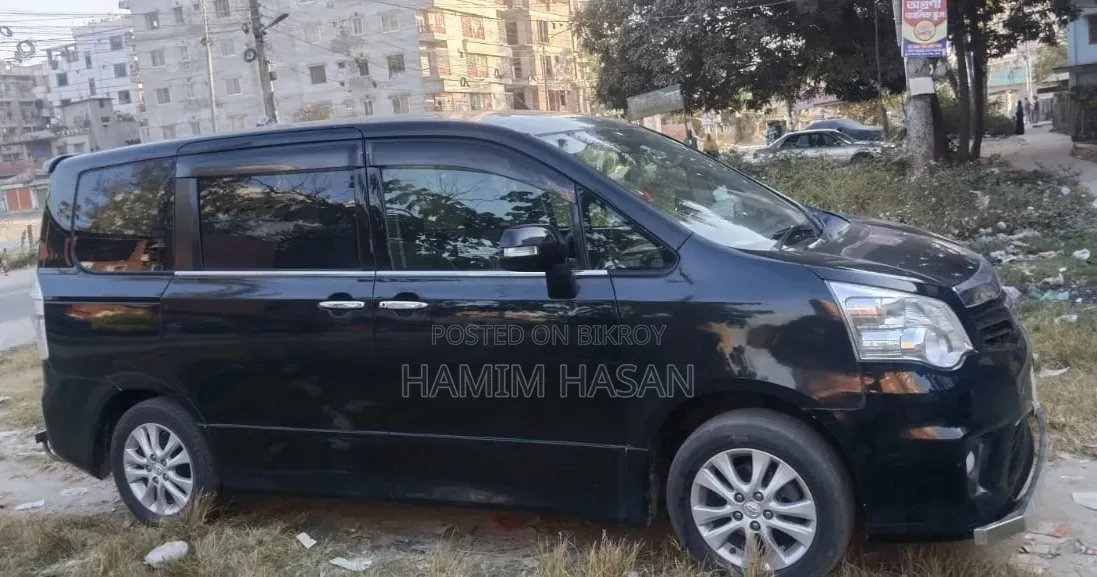 Toyota Noah 2013 Black