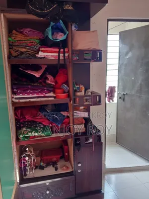 ওয়ারড্রব / ড্রেসিং টেবিল