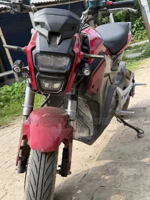 মোটরসাইকেল ২০২৫ লাল
