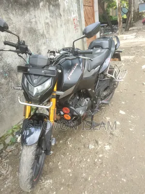 Hero Thriller 160R 4V 2024 Black