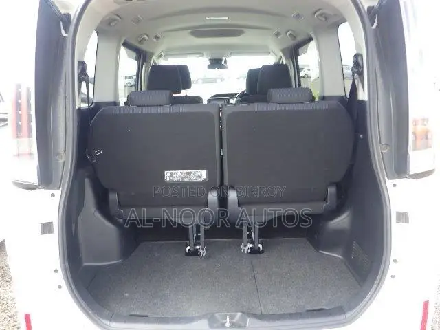 Toyota Noah 2021 Pearl